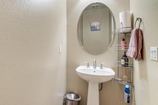Family Home with Patio and Fenced Yard in Brentwood - Brentwood - 1