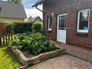 Maisonette Ferienwohnung, fußläufig zum Fleesensee mit eigenem Garten - Göhren-Lebbin - 9