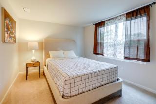 Sunlit Milford Townhome < 2 Mi to Riverwalk! - 1