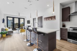 West End Getaway for 5 with Pool - 9