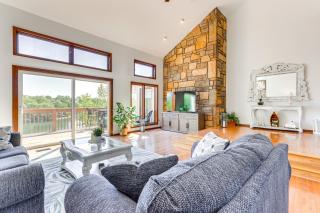 Swim and Boat Docks Lakefront Gem in Bella Vista! - Bella Vista - 0
