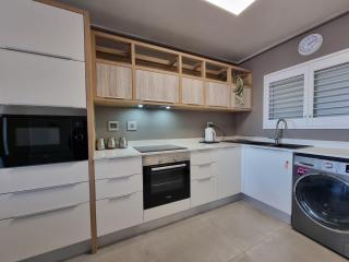 Lagoon Shoreline 2 Bedroom Apartment - 2