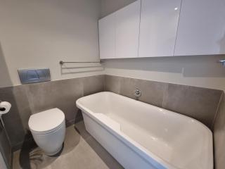 Lagoon Shoreline 2 Bedroom Apartment - 3