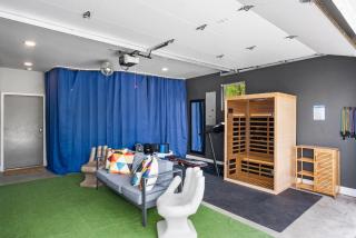 Boho Townhome for 12 Close to DT - 3