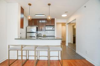 Executive Unit with Spectacular Views - Vancouver - 7