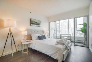 Executive Unit with Spectacular Views - Vancouver - 5