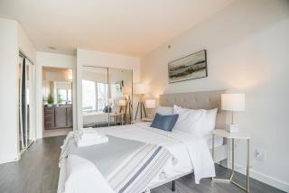 Executive Unit with Spectacular Views - Vancouver - 4