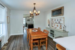 Centrally Located Cozy Pet Friendly Cottage - 2