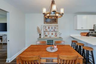 Centrally Located Cozy Pet Friendly Cottage - 1