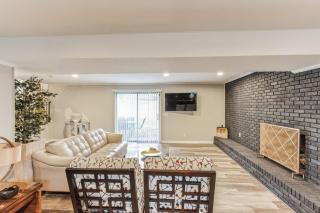 Luxurious 4BR home Pet friendly - 5