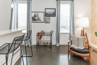 Modern Loft Near West End - 8