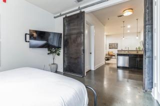 Centennial Park Condo Near Broadway Sleeps 4 - 9