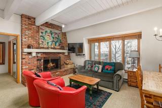 Chateau Chaumont Unit 19, Spacious Top-Floor Condo with Great Location - 0