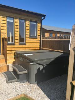 Edgmond Lodges - 1 & 2 Bed Luxury Log Cabins with Private Hot Tubs Derbyshire - Hilton - 9