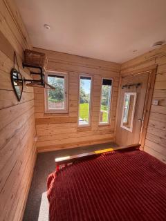 Edgmond Lodges - 1 & 2 Bed Luxury Log Cabins with Private Hot Tubs Derbyshire - Hilton - 8