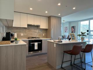UBC Pacific Spirit Modern Style Home - Vancouver - 6