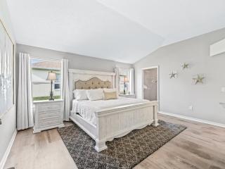 3270 Z2A VILLAGE OF GLENBROOK by REMAX Premier - 3