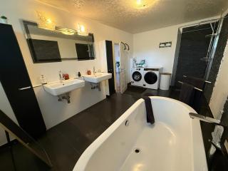 Luxus Business Apt mit Badewanne Balkon und Tiefgaragenstellplatz - Kerpen - 9