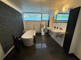 Luxus Business Apt mit Badewanne Balkon und Tiefgaragenstellplatz - Kerpen - 4