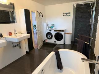 Luxus Business Apt mit Badewanne Balkon und Tiefgaragenstellplatz - Kerpen - 1