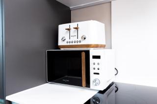 Modern 1BR Apt with City Views - Walk to Leeds CC - Beeston Hill - 2