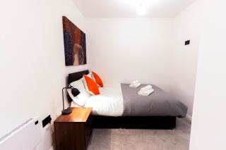 Modern 1BR Apt with City Views - Walk to Leeds CC - Beeston Hill - 7