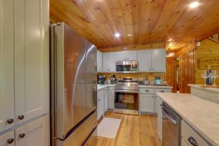Family Friendly: Hot Tub Haven in Mineral Bluff! - 2