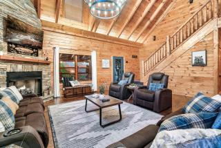 Luxury Cabin with Hot Tub Game Room & Pickle Ball - Sevierville - 1