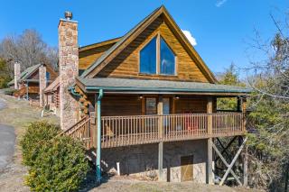 Spacious Cabin Stay for 9 with Hot Tub Close to Town - Sevierville - 4