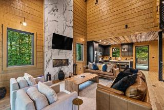Modern Cabin G'burg+Private Indoor Pool+Hot Tub - Sevierville - 2