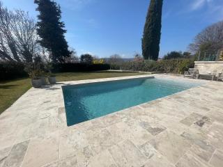 Villa Élégante à Berre-les-Alpes - Terrasse, Piscine & Vue Panoramique - Berre-les Alpes - 0