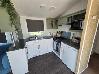 FI005 Loomy Escapes Caravan at St Osyth Beach Essex - 4