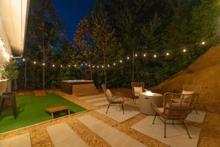 Modern Home wih Hot Tub & Backyard Oasis - 8