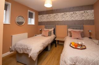 The Monument Apartment, 2 Bedrooms, 2 Bathrooms, Private Balcony, Open Plan kitchen, Recently Renovated, Code-Access Development, Free Multi Car Park, Ideal Location - Oxford - 0