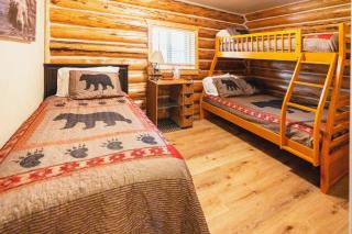Firepit & Outdoor Dining|Sleeps 10|Dogs Welcome - 3