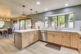 Partial Lake Arrowhead View Cabin with Game Room! - Lake Arrowhead - 2