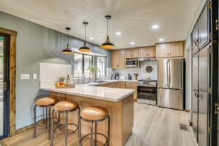 Partial Lake Arrowhead View Cabin with Game Room! - Lake Arrowhead - 3