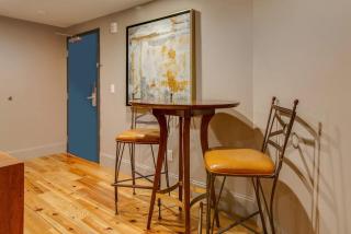 Comfy Family Retreat for 4 in DT Walk to Broadway - 6