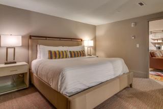 Comfy Family Retreat for 4 in DT Walk to Broadway - 2