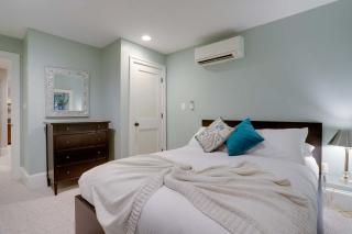 Sojourn BBQ & Secluded Patio in Capitol Hill - 5