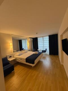 room number 1815 - 4