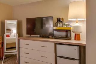 Cozy Retreat for 2 Heart of DT Near Broadway - 6