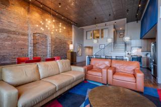 Nashville Riverfront Family Loft Stay for 4 - 9