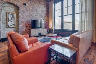 Nashville Riverfront Family Loft Stay for 4 - 7
