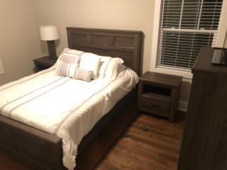 Villa Heights Entire Three Queen Bed Home - Charlotte - 1