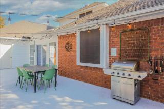 Luxurious 5 Bedroom Retreat with Pool - North Richland Hills - 9