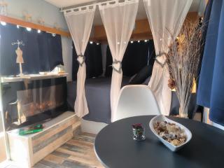 Caravane Seventies avec jacuzzi - Lapalisse - 8