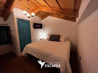 Antigua Central Casa or Loft King Beds Volcano View - Buen Rollo Escapes - Antigua Guatemala - 0