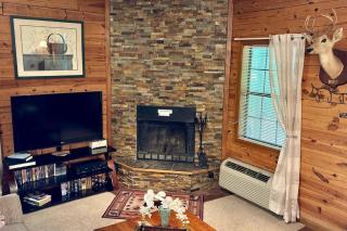 Cabin in the Woods - Eureka Springs - 6