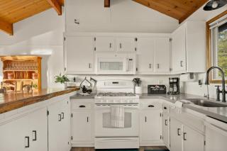 Clouds Edge Cabin - Big Bear Lake - 7